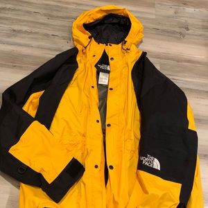 Vintage Men’s North Face Gore-Tex Jacket (size XL)